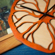 BAOBAB: настенные часы из дерева Orange