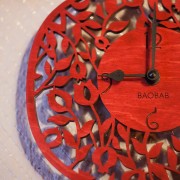 BAOBAB: настенные часы из дерева Гранат