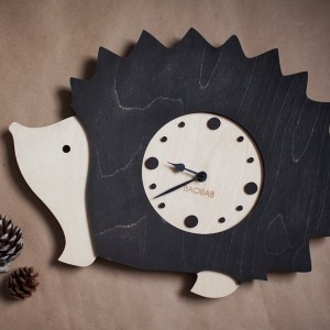 BAOBAB: настенные часы из дерева Ежик