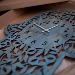 BAOBAB: wall clock made of wood Hamsa