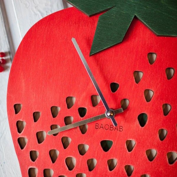 BAOBAB: wall clock made of wood Strawberry