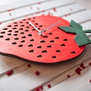 BAOBAB: wall clock made of wood Strawberry