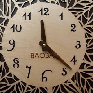 BAOBAB: wall clock made of wood Veins