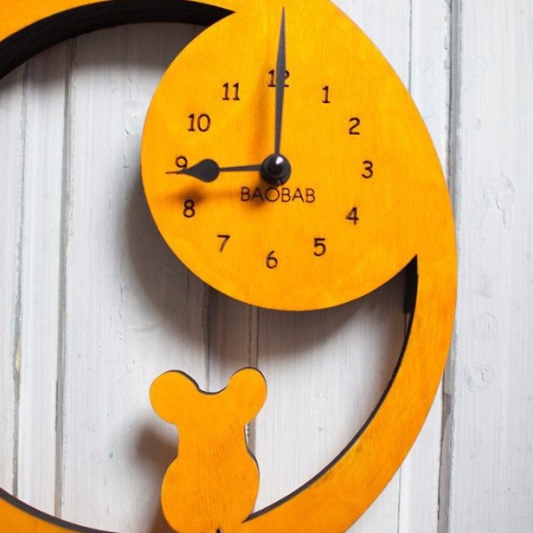 BAOBAB: wall clock made of wood mouse