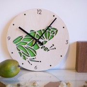 BAOBAB: настенные часы из дерева лягушка