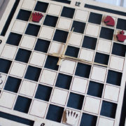 BAOBAB: настенные часы из дерева шахматы